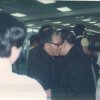 Cha Nguyễn Văn Tịnh chào đón ĐC Huỳnh Văn Của tại phi trường