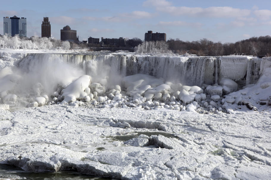 Niagara falls-frozen-2