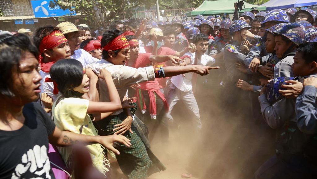 MYANMAR-STUDENTS