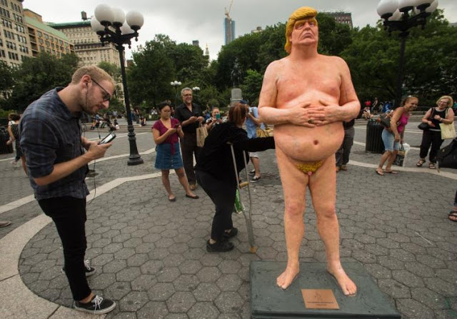 Trump statue 1