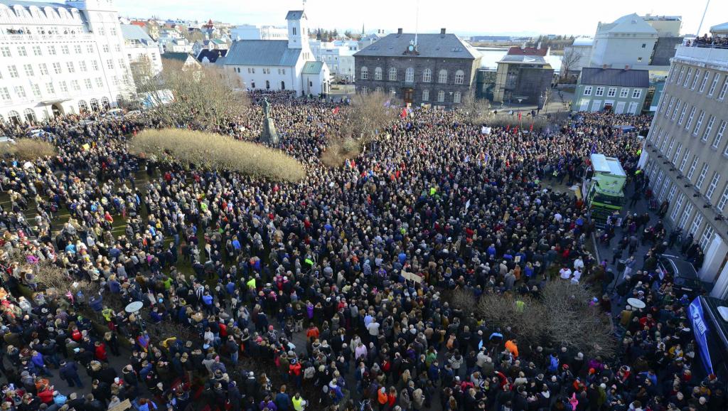 panama-tax-iceland-protest