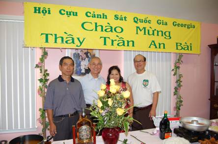 Gia đình Cò Mãng - Một kho truyện tình “Thăm tù cải tạo”