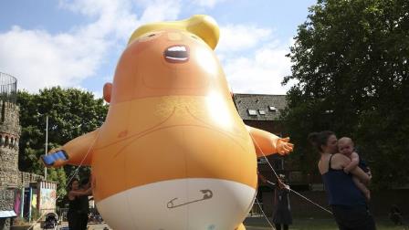 Baby Trump Anh quoc
