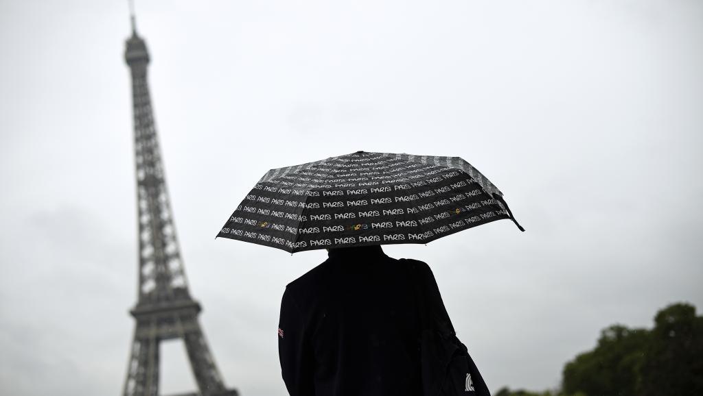 paris-troi mưa