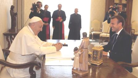 pope-macron-meeting