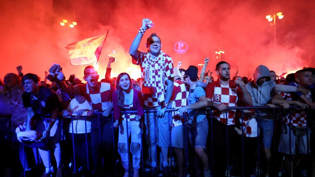 soccer-worldcup-cro-eng-fans