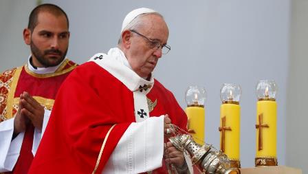 pope-baltic-estonia-mass