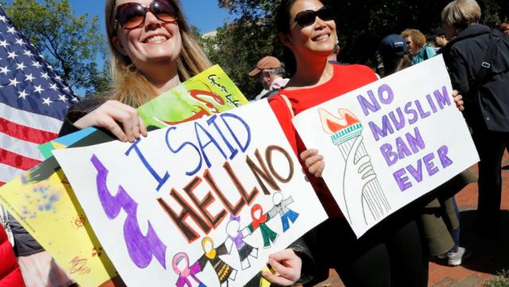 trump manif contre-migration